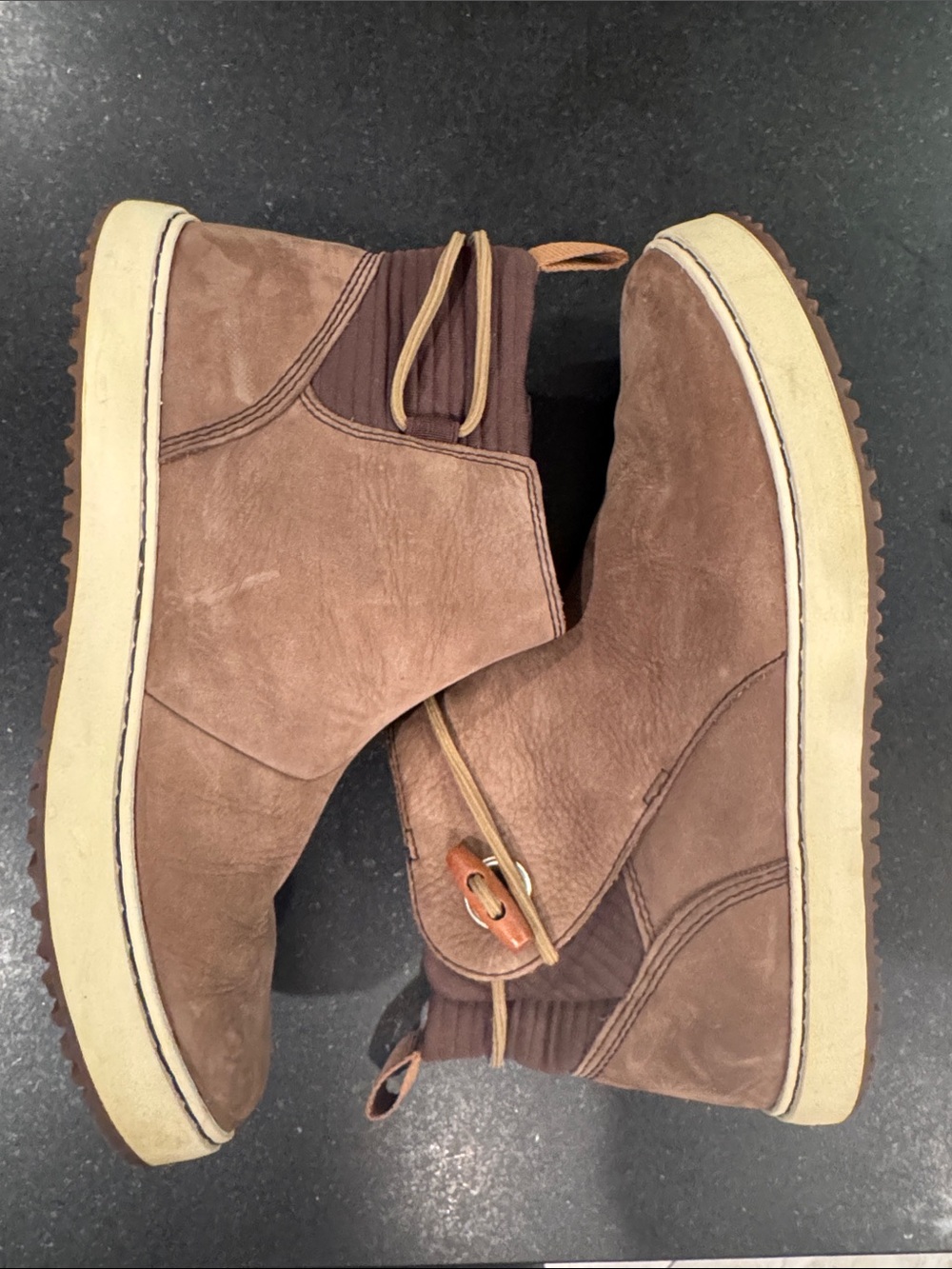 LL Bean Mountainside Toggle Leather Ankle Boots size 9